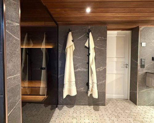 D4A5AC1D-AA81-4899-8305-A969EDFC375A